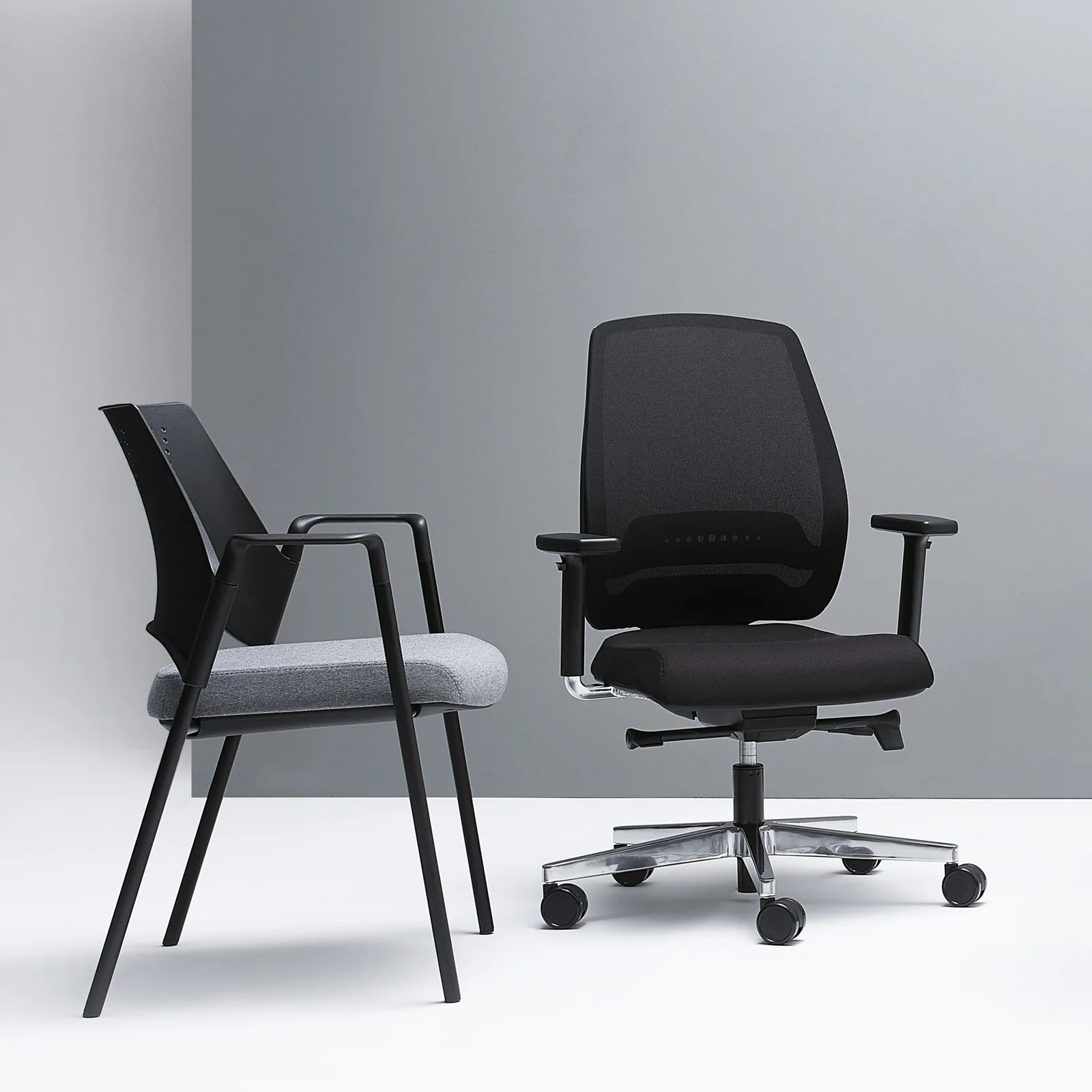 Momo MO-102-BLACK