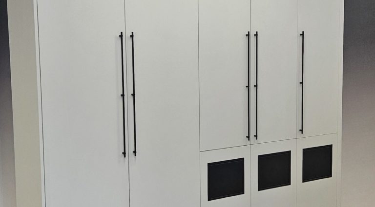 Nowoczesne biuro IT w Warszawie – kompleksowe wyposażenie dwóch pięter