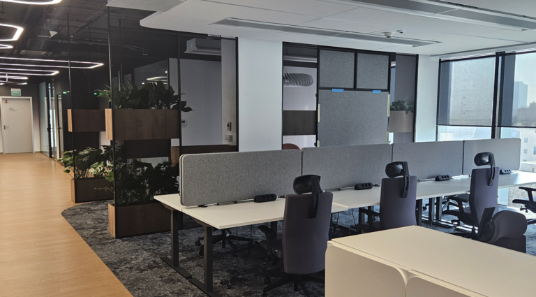 Nowoczesne biuro IT w Warszawie – kompleksowe wyposażenie dwóch pięter